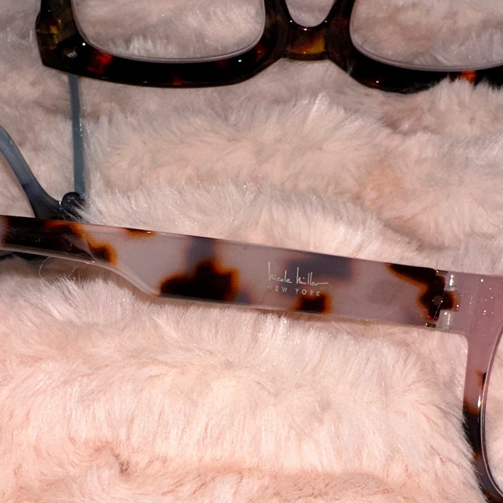 Stylish Reader Eyeglass Set - image 8